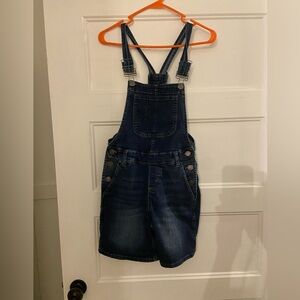 Lee
Dark wash denim shortall/overall
Women’s size 2